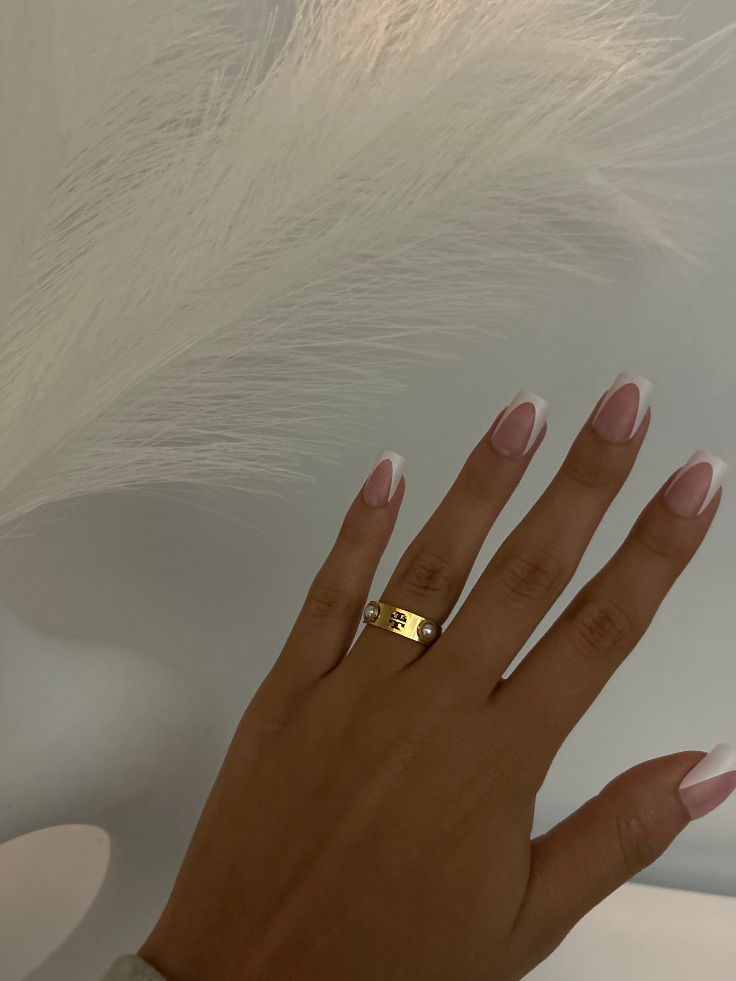 Bague T